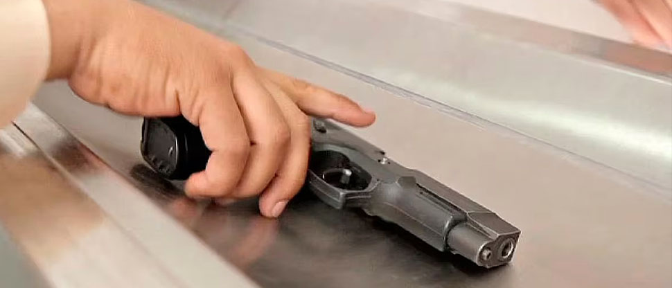 Procesan a mujer que había falsificado licencia para portar arma de fuego