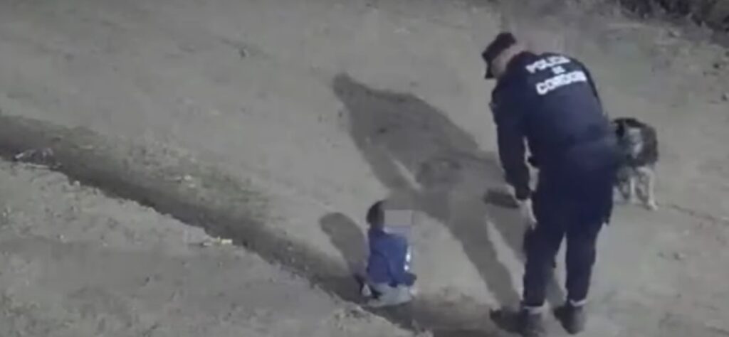 Argentina: Bebé se escapa de su casa y es encontrado por la Policía