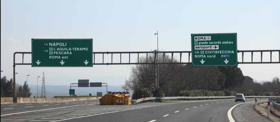 Madre abandonó a su hija en una carretera por obtener una mala nota en Italia