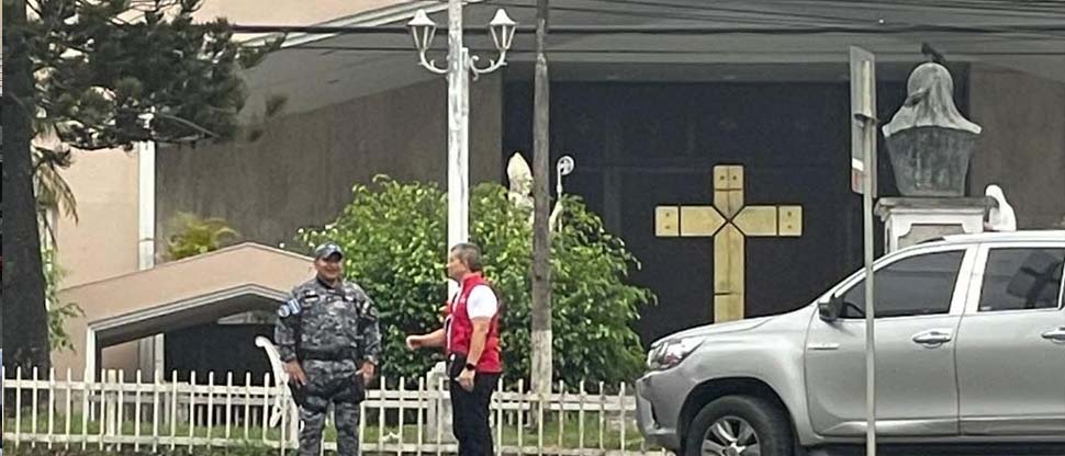 Captan al Chino Flores solo en la marcha opositora