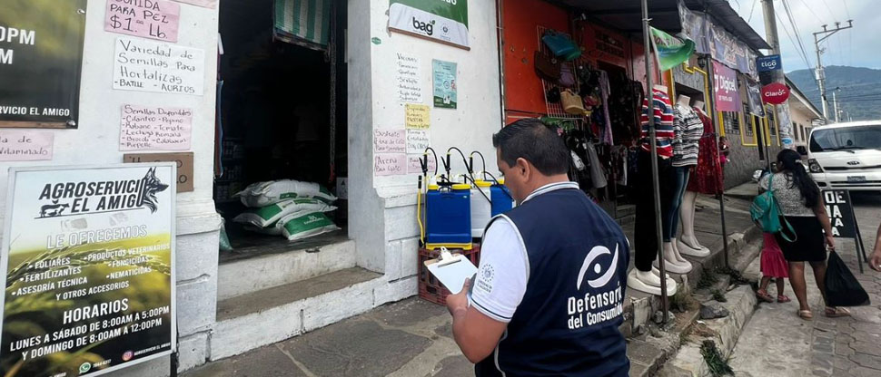 Defensoría del Consumidor verifica precios de insumos agrícolas en Ahuachapán