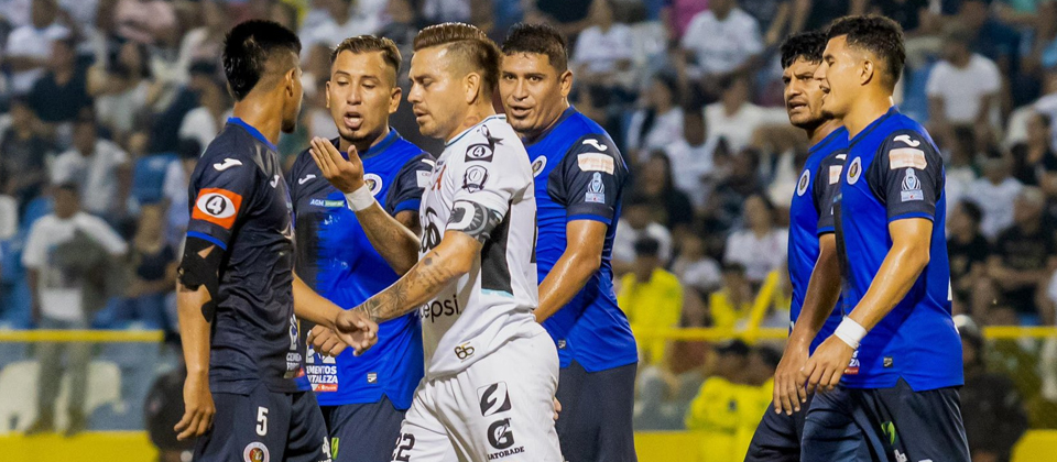 Fito Zelaya: La verdad es que los jugadores de FAS me pedían la camisa