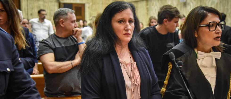 Cadena perpetua para madre italiana que dejó morir de hambre a su hija