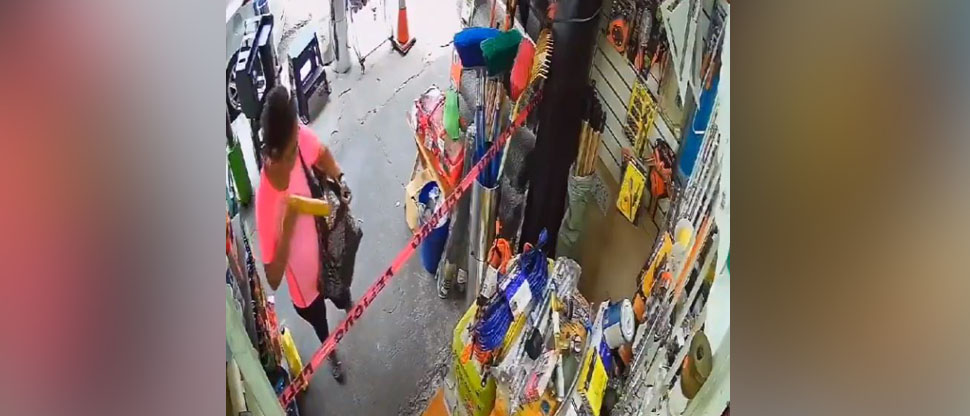 Captan a mujer hurtando en un negocio en Soyapango