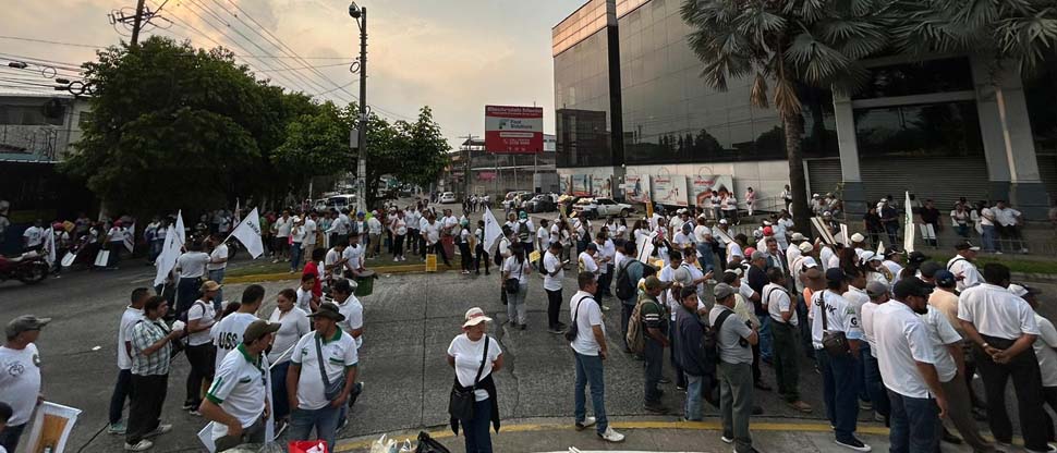 Trabajadores realizan marcha pacifica como parte del Día Internacional de la Clase Trabajadora