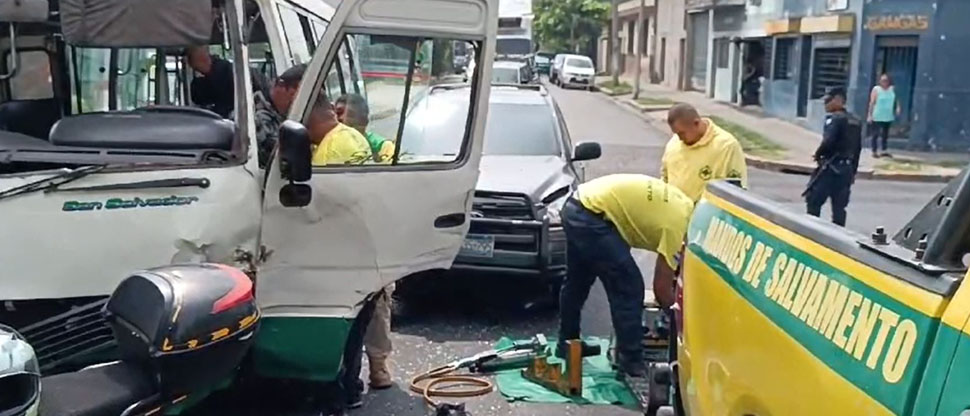 Accidente de microbús de la 109 deja 4 lesionados
