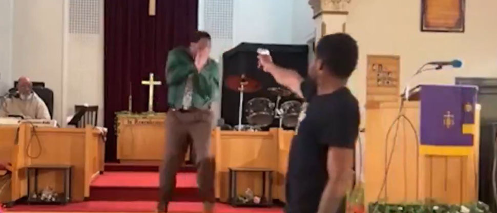 Estados Unidos: Hombre es arrestado tras intentar asesinar a un pastor cuando daba su prédica