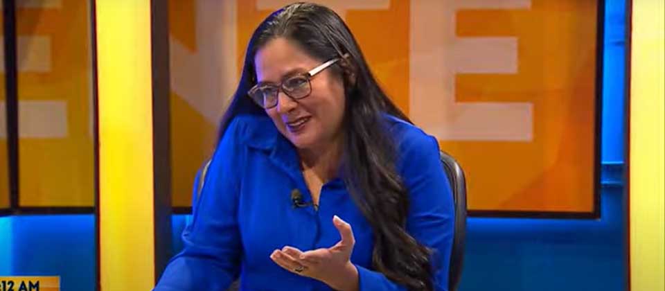 Ruth López de CRISTOSAL se molesta que la relacionen con el FMLN