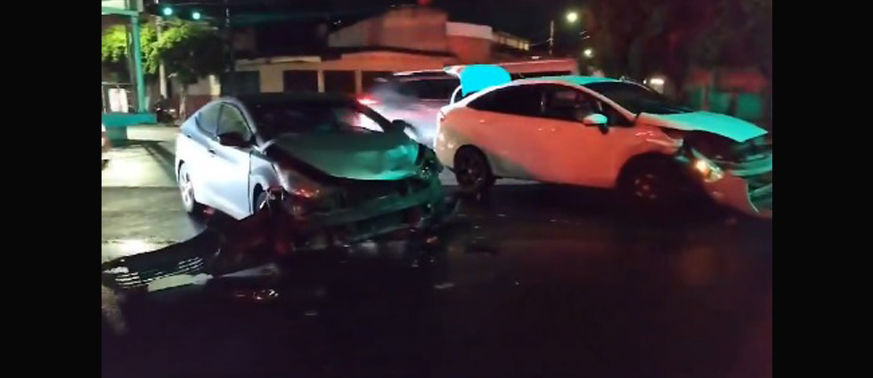 Una mujer acaba en el hospital tras choque en la alameda Juan Pablo II