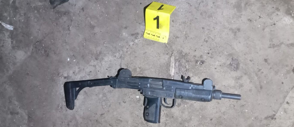Hallan una subametralladora UZI en zona rural de Sonsonate