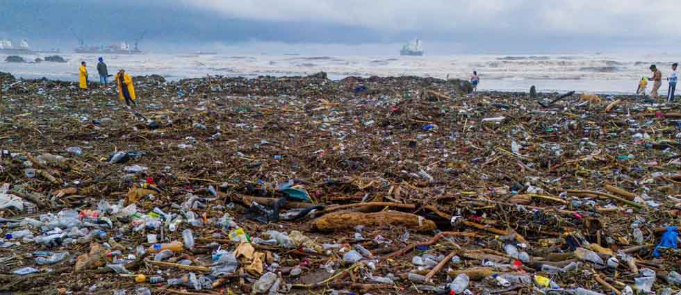 MOP limpiará playa de Acajutla tras ser cubierta con toneladas de basura tras las lluvias