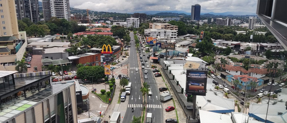 Tras 8 días de lluvias hoy se pudieron ver algunos rayos de sol en San Salvador