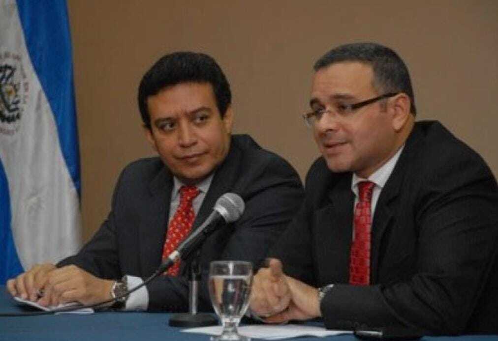 FGR acusa a exsecretario de prófugo Mauricio Funes de enriquecerse ilegalmente con cerca de 300 mil dólares