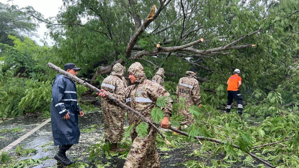 Fuerza Armada realiza labores de atención de emergencias en diferentes puntos del país