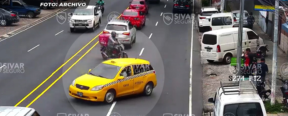 Taxista pagará más de $180 en multas por cometer maniobra imprudente en San Salvador