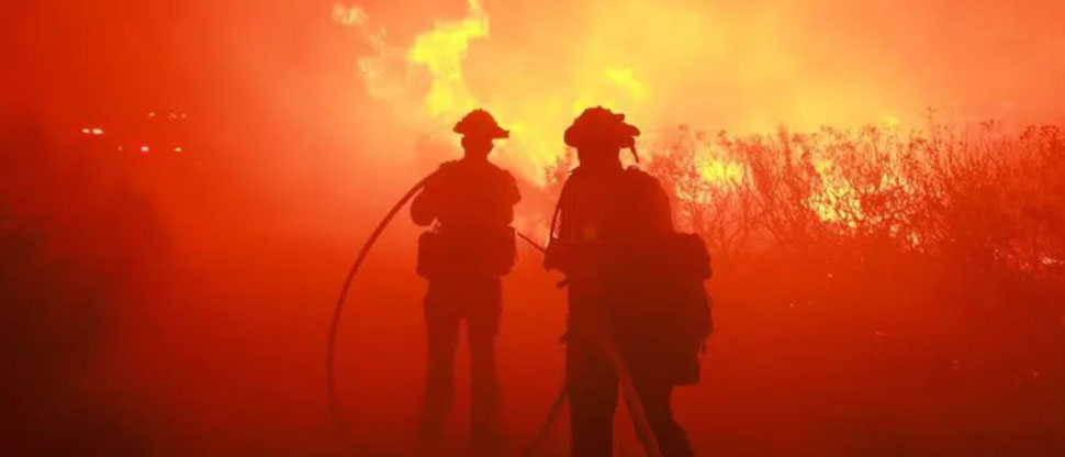 ESTADOS UNIDOS: Incendio forestal provoca la evacuación de mil 200 personas en Los Ángeles