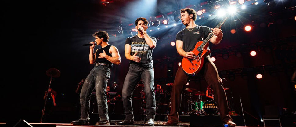 Miembro de los Jonas Brothers revela que sufre cáncer