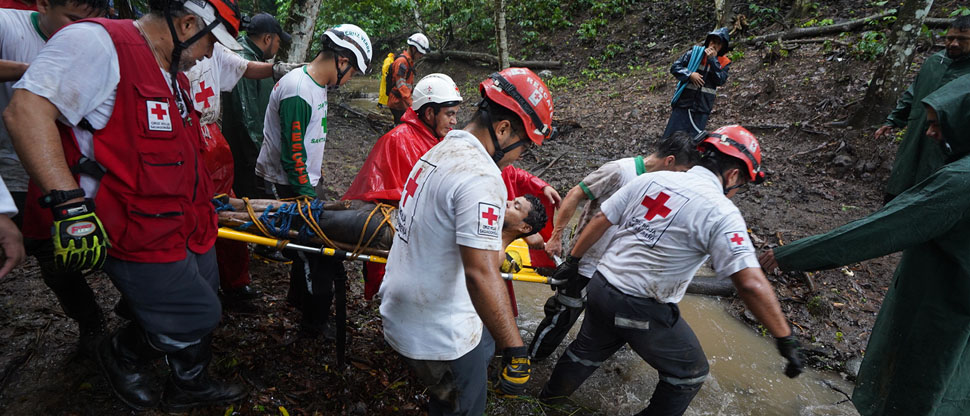 Socorristas de Cruz Roja rescataron a hombre que quedó soterrado en San José Villanueva