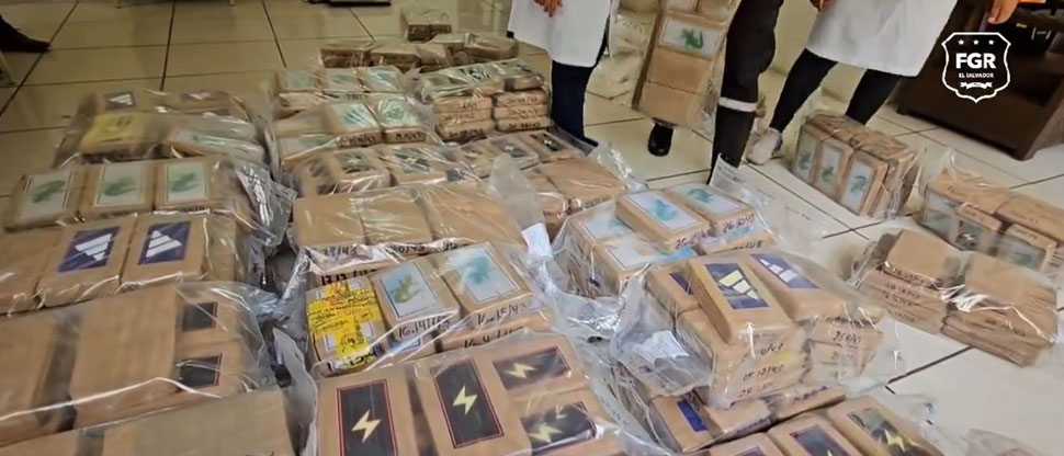 Fiscalía General de la República y PNC verifican droga que será destruida esta tarde