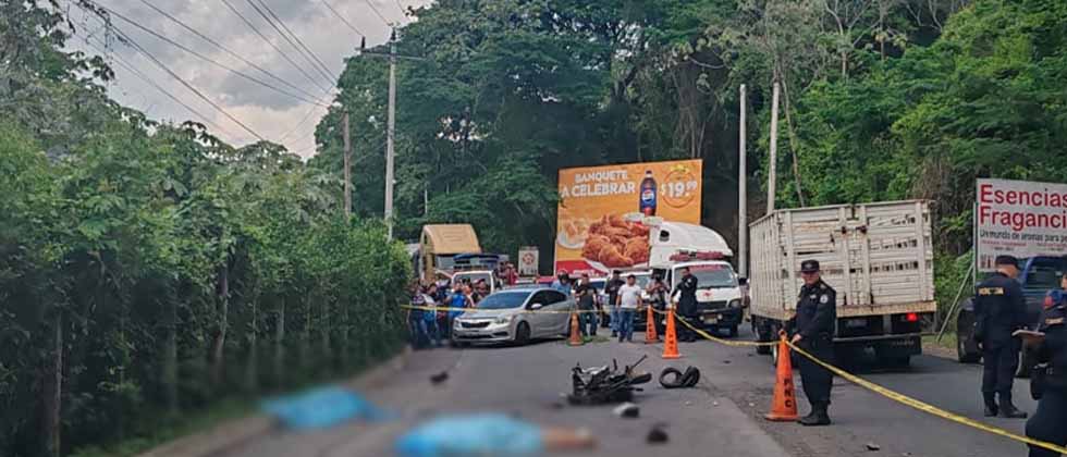 Dos hombres fallecidos tras brutal choque en motocicleta