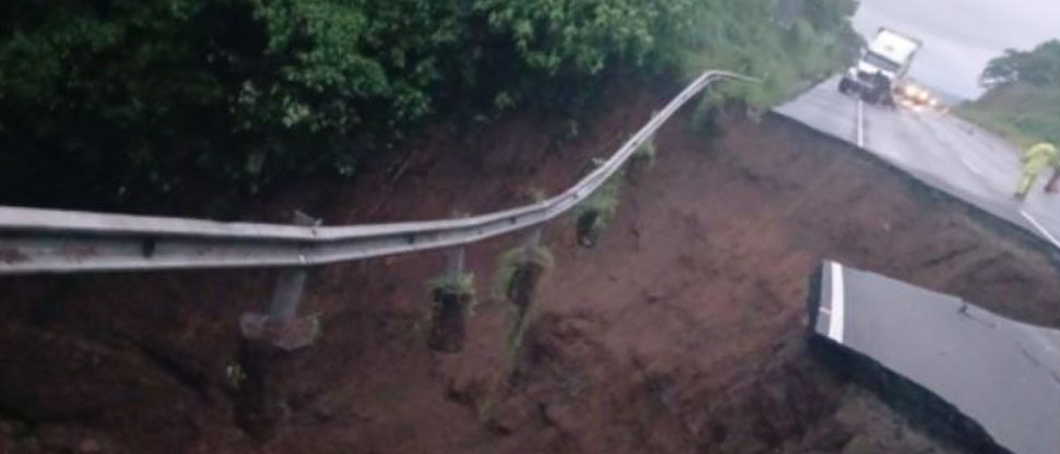 GUATEMALA: Hundimiento provoca el cierre de la principal carretera hacia el sur del país