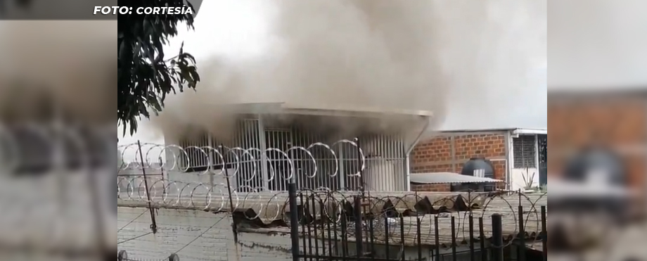 Reportan fuerte incendio en una vivienda de Soyapango