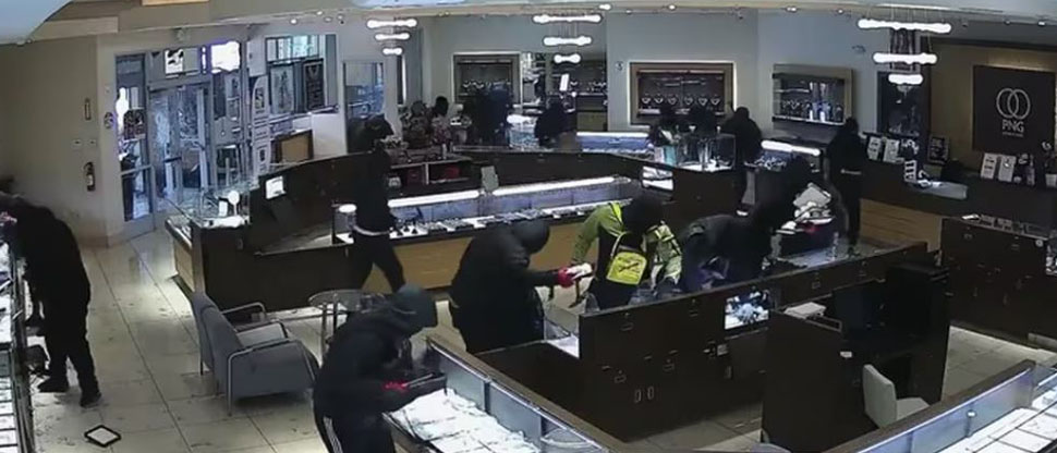 ESTADOS UNIDOS: En menos de 3 minutos roban joyería en California