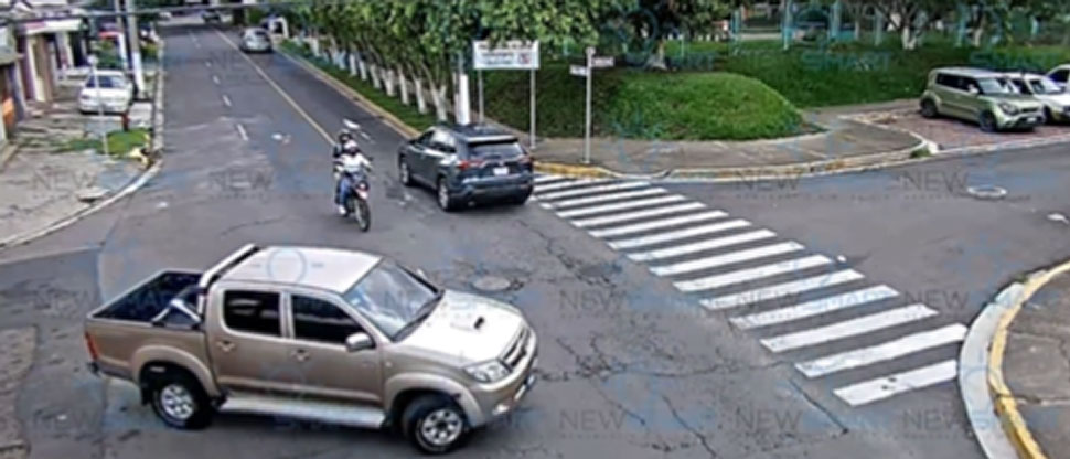 Dos lesionados deja accidente de tránsito provocado por un conductor temerario