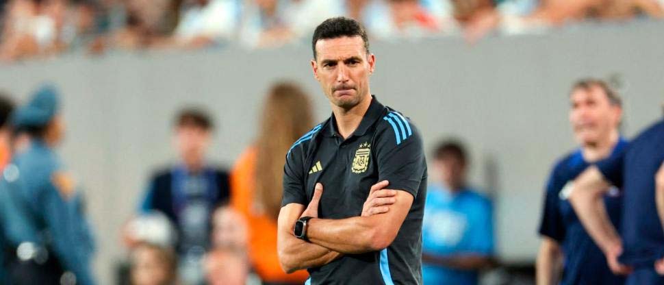 Scaloni no podrá dirigir a Argentina contra Perú