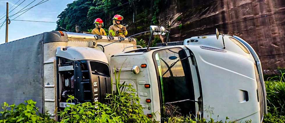Reportan fuerte accidente sobre la autopista a Comalapa