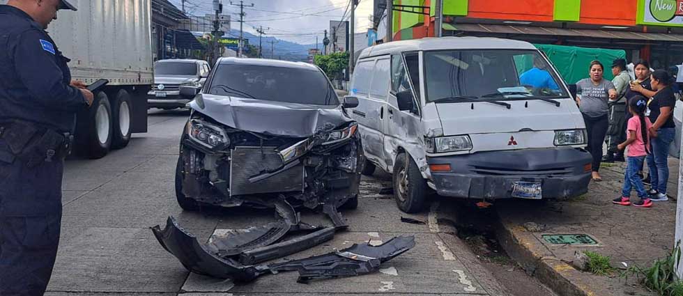 Niño que pasaba por la zona resulta lesionado tras accidente en Santa Tecla