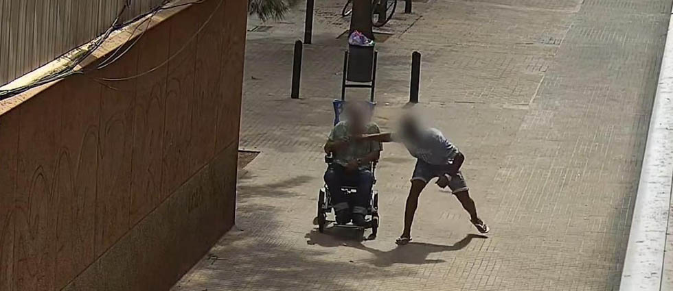 Detienen a sujetos tras asaltar a un hombre en silla de ruedas en Barcelona