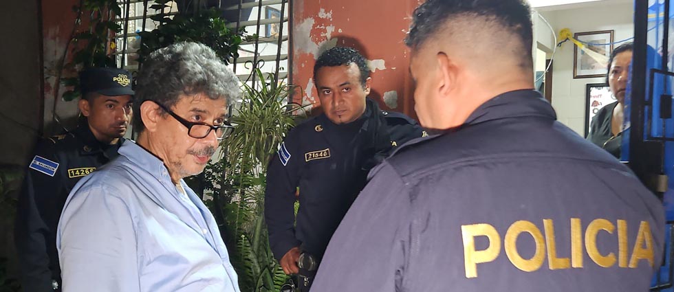 Capturan a notarios que con documentos falsos vendían propiedades de otras personas
