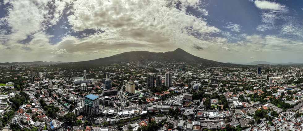 Polvos del Sahara estarán hasta el martes y el ambiente brumoso y caluroso predominará en El Salvador