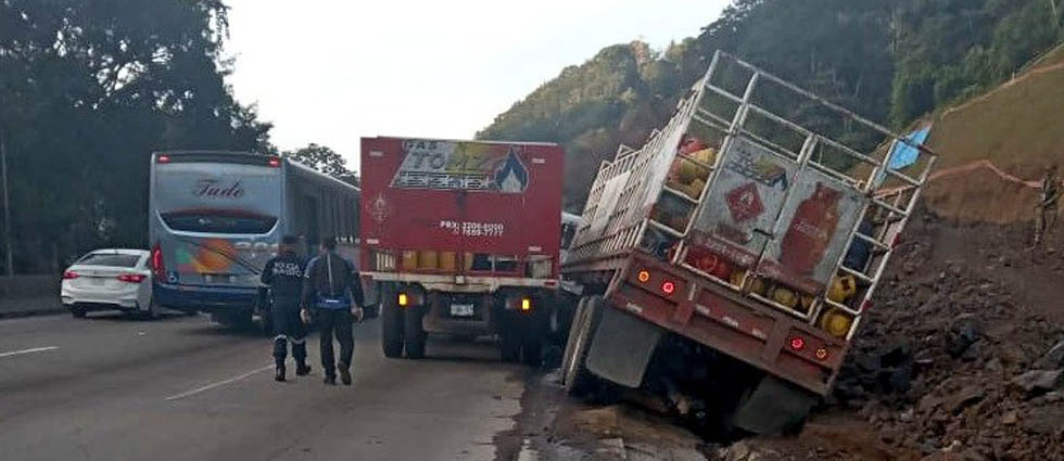 Camión que transportaba gas se accidenta en Los Chorros