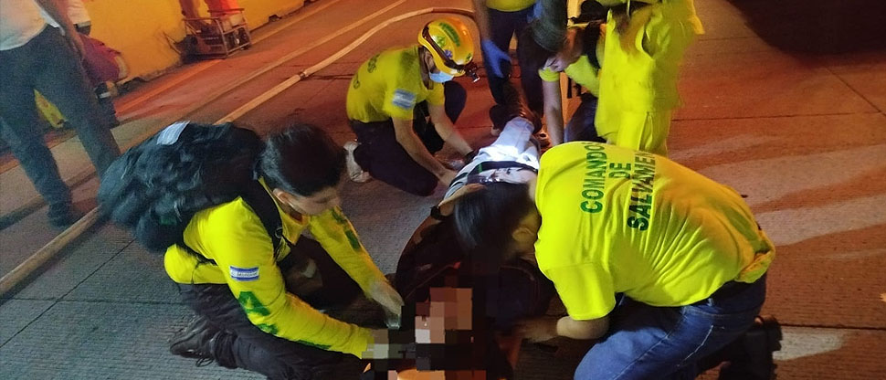 Hombre es atropellado por una pipa cuando intentaba cruzar en carretera hacia Sonsonate