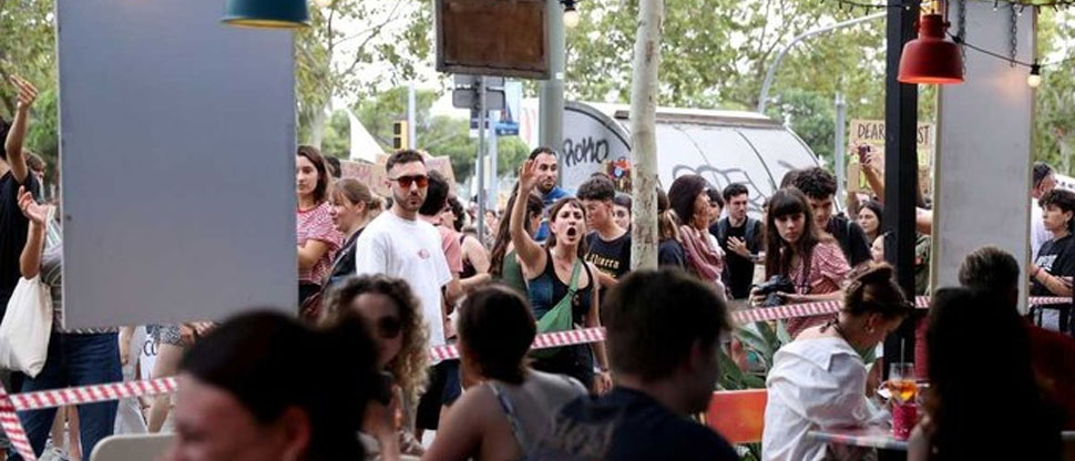 Agreden a extranjeros en Barcelona durante protesta contra el turismo