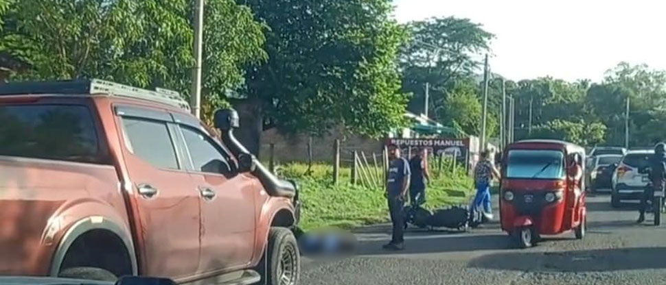 Reportan motociclista atropellado en carretera a Chapeltique, San Miguel