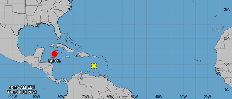 Huracán Beryl sigue su trayectoria hacia México como ciclón categoría tres