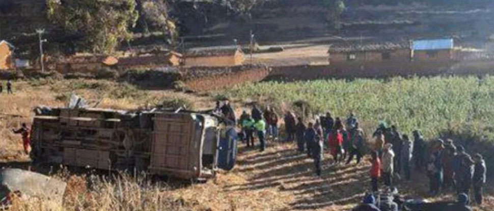PERÚ: Bus de agrupación musical cae en profundo precipicio, 9 músicos fallecieron