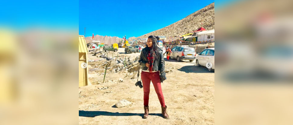INDIA: popular influencer pierde la vida tras caer a precipicio mientras grababa video 