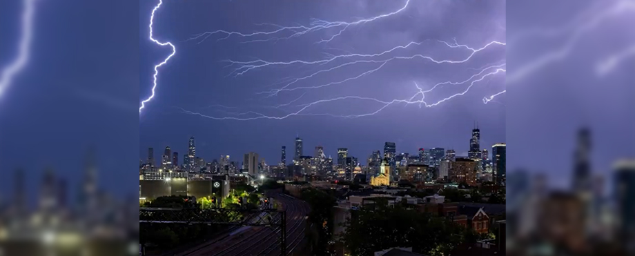 Impactantes imágenes de la tormenta eléctrica que azotó la ciudad de Chicago
