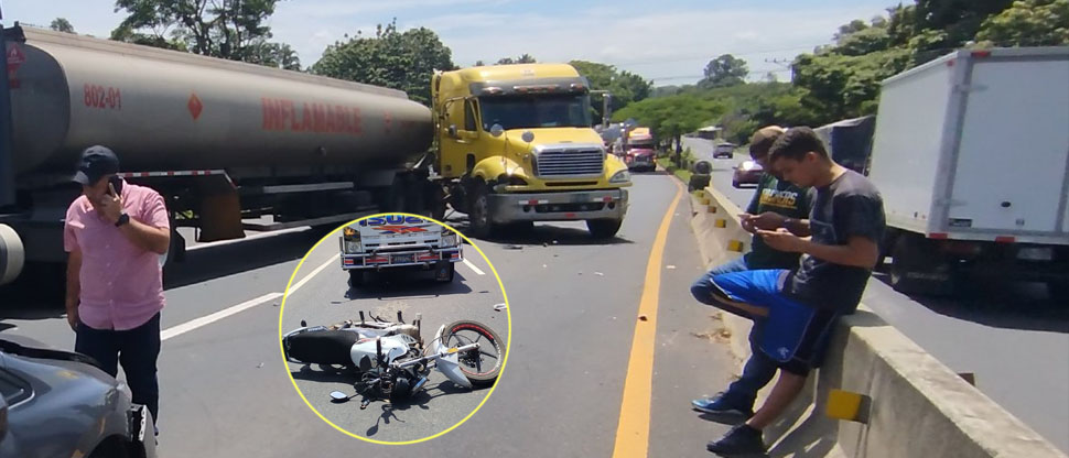 Rastra choca contra pipa que transportaba combustible en carretera hacia Sonsonate