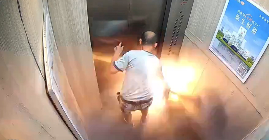 Hombre muere calcinado al interior de un elevador en China