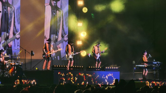 Bronco deleita a salvadoreños con estupendo concierto