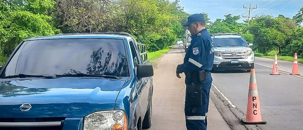 PNC realiza controles vehiculares para garantizar seguridad en carreteras
