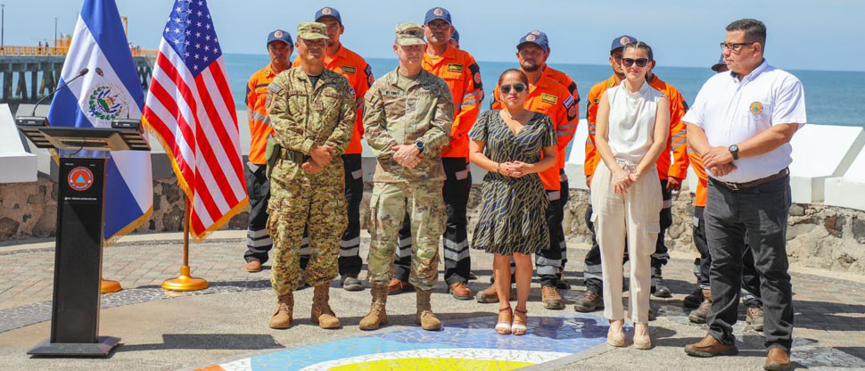 Comando Sur de los Estados Unidos entrega donativo a unidad de guardavidas