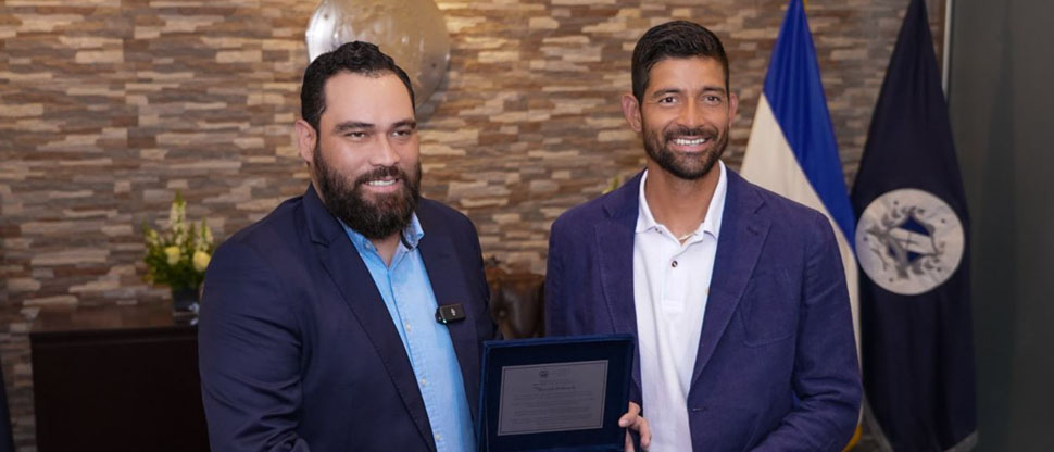 Alcalde Mario Durán entrega las llaves de la ciudad al tenista Marcelo Arévalo