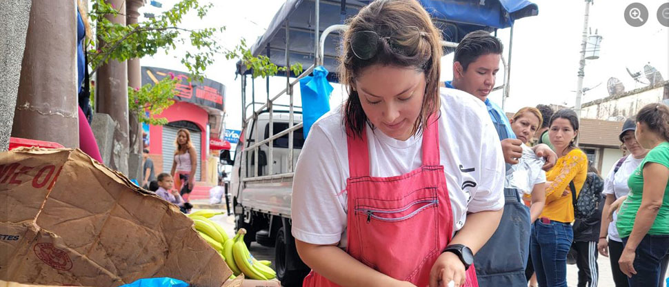 Alcalde de La Libertad Centro lleva agro mercado para que sus habitantes compren a precios justos