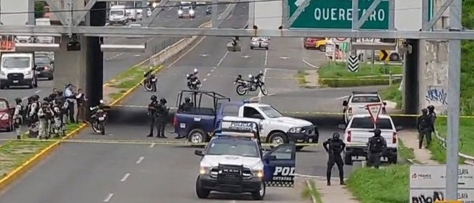 MÉXICO: Tiroteo durante operativo vehicular deja a dos policías fallecidos